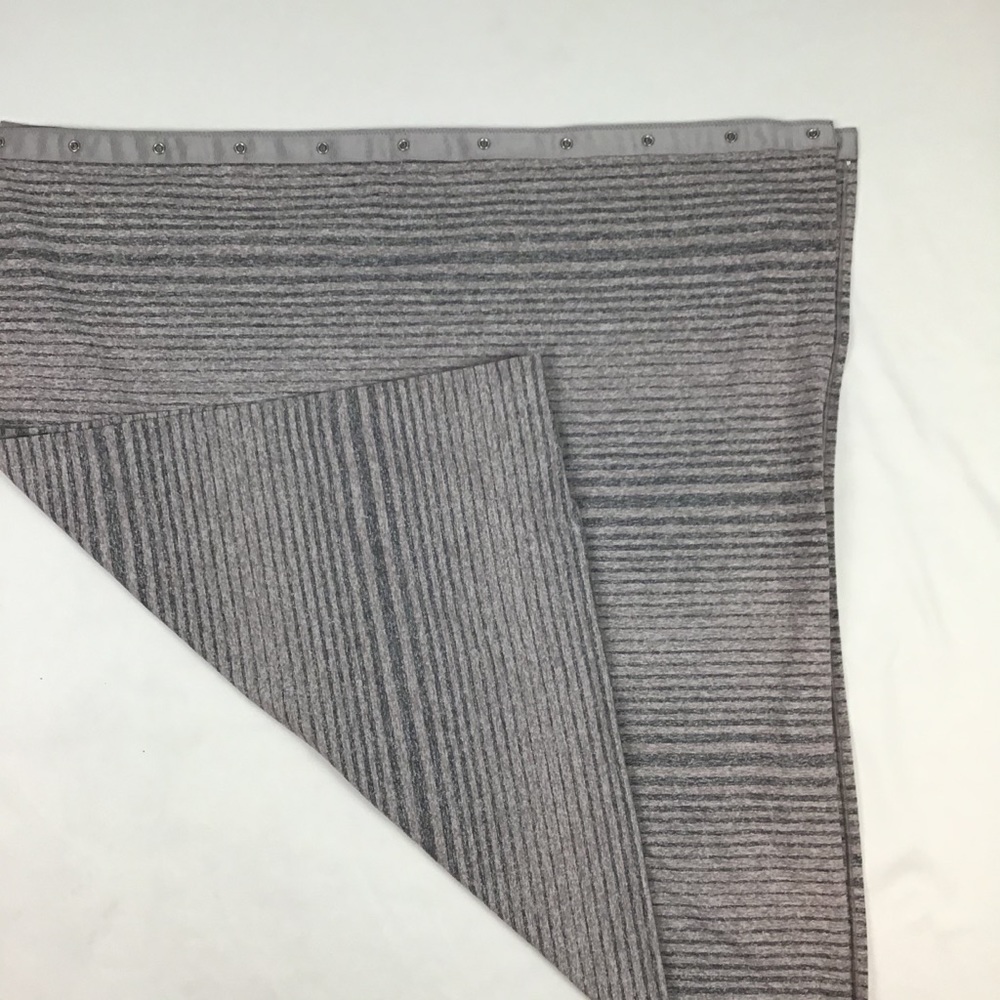 Lululemon Women's Muave & Grey Scarf.